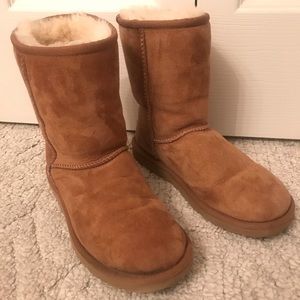 Classic UGGs Sz 5 Excellent Condition